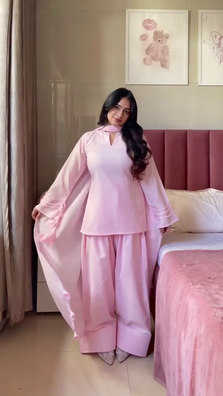 “Regal Elegance: Emerald Farshi Suit Set for Timeless Sophistication”