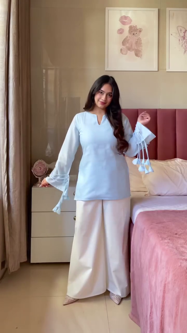 “Regal Elegance: Emerald Farshi Suit Set for Timeless Sophistication”