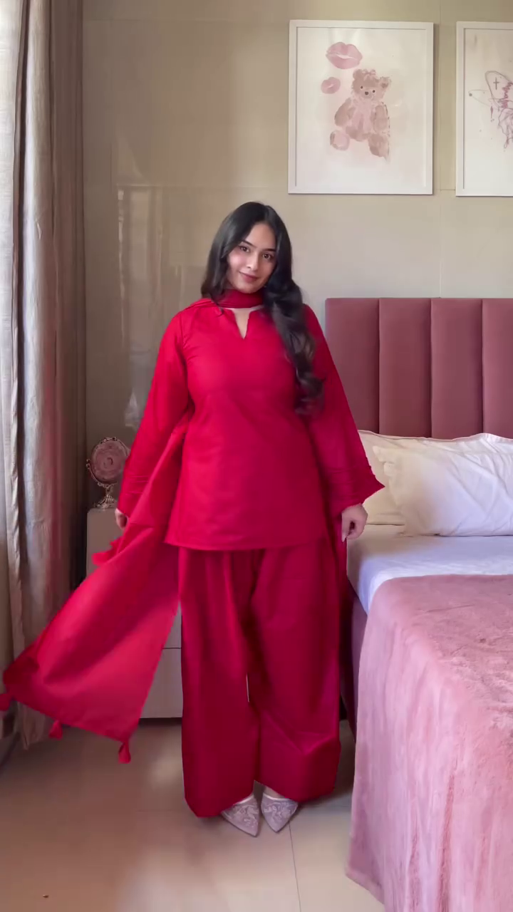 “Regal Elegance: Emerald Farshi Suit Set for Timeless Sophistication”