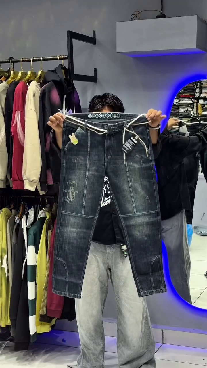 Black Distressed Men’s Jeans – Bold Street Style with Rugged Attitude