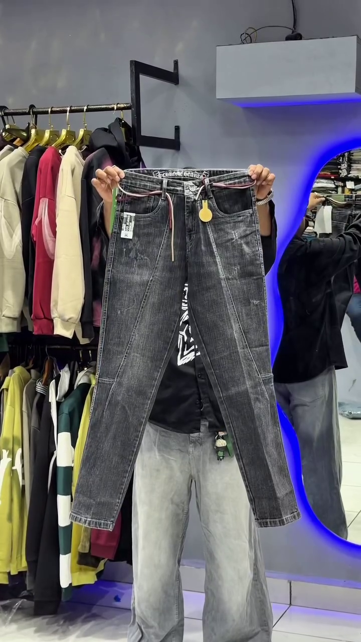 Black Distressed Men’s Jeans – Bold Street Style with Rugged Attitude