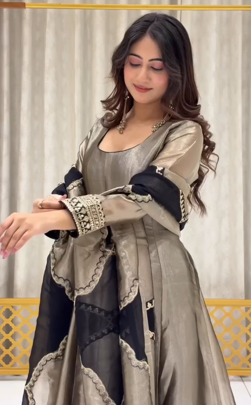 Elegant Grey Anarkali Suit Set with Black Border Dupatta – Graceful Traditional Style