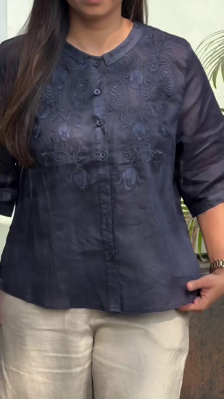 Hand-Embroidered Kurta – Elegant Off-White Ethnic Wear for Women ✨