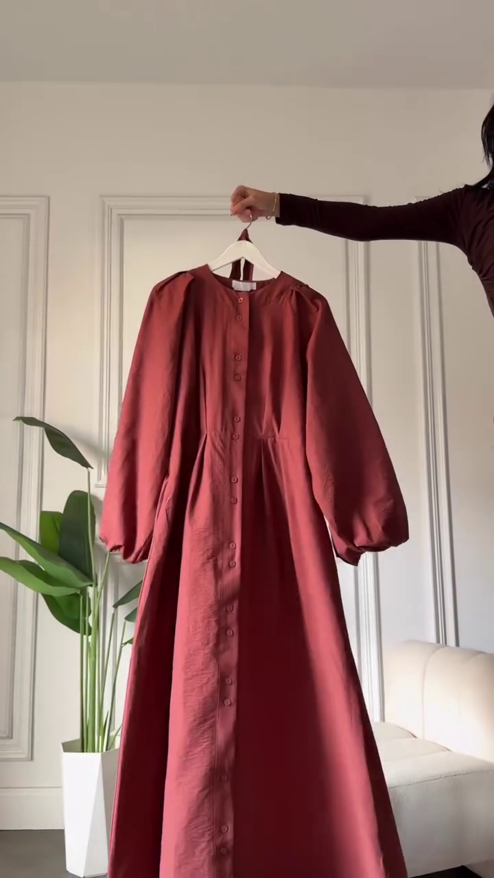 Elegant Statement: Burgundy Long-Sleeved Maxi Dress with Voluminous Sleeves