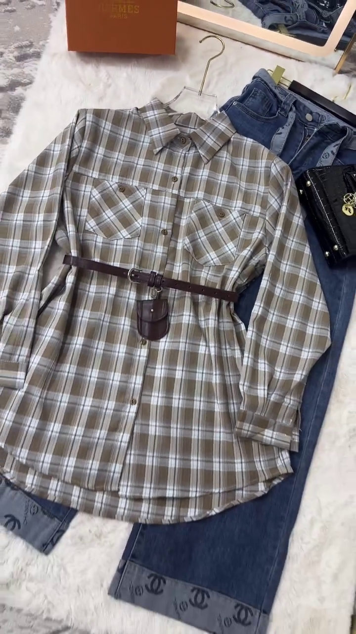 Laid-Back Chic: Plaid Flannel Shirt with Jeans and Belted Styling