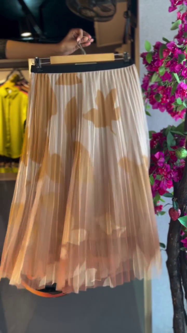 “Effortless Elegance: Styling a Ruched Brown Top with a Pleated Skirt”