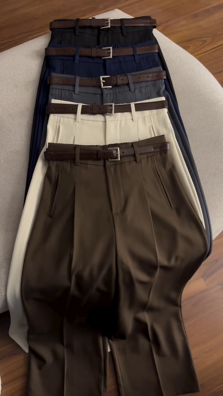 “Sophisticated Style: How to Wear High-Waisted Pleated Belted Trousers”