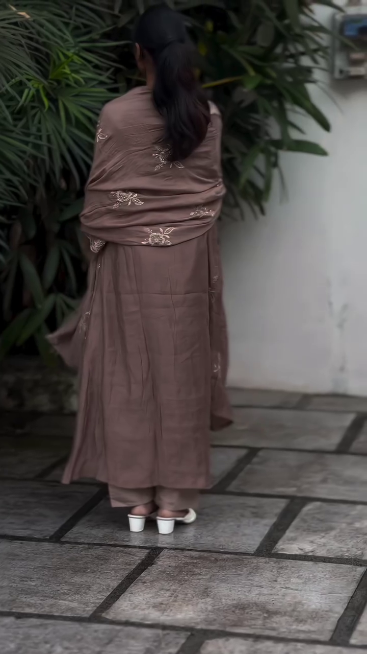 “Elegant Blooms: Styling a Floral-Embroidered A-Line Suit Set”