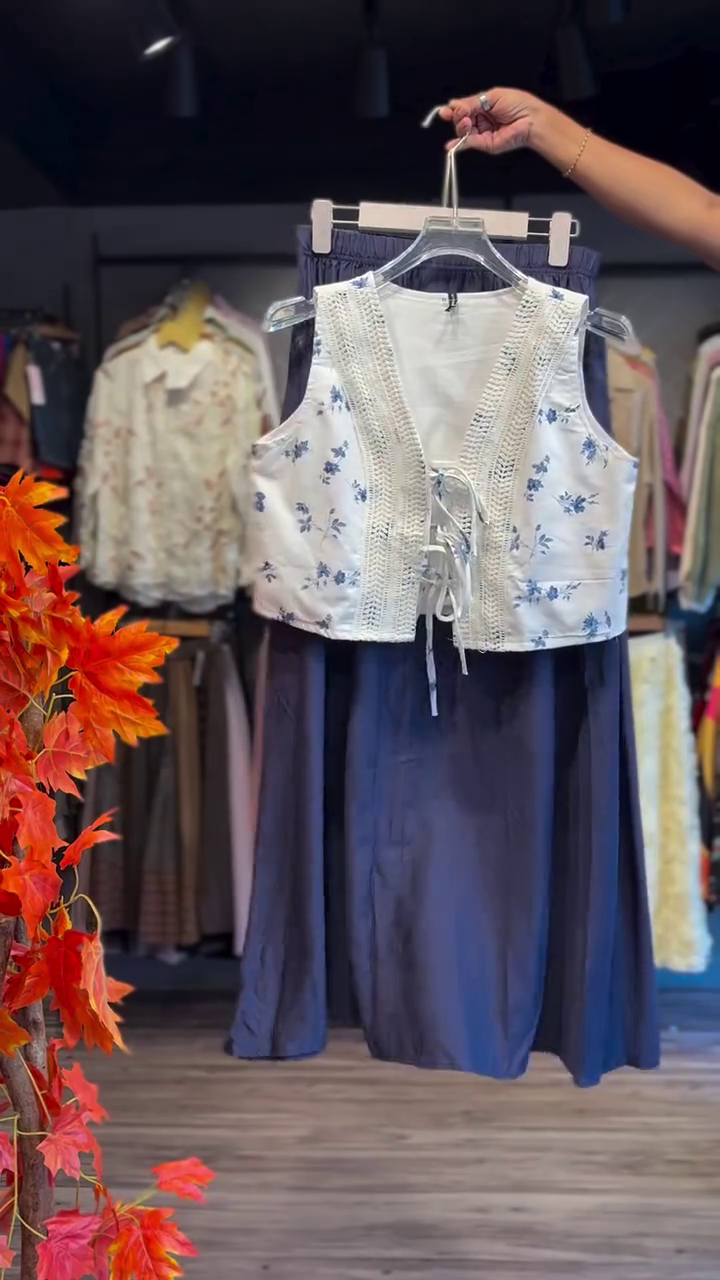 “Feminine Charm: White Floral Lace-Up Waistcoat with Solid Skirt Two-Piece Set”