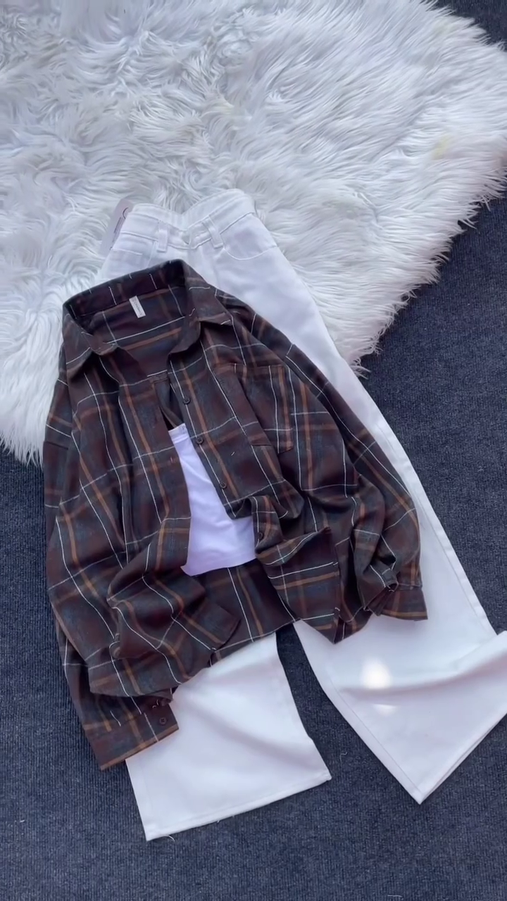 “Casual Comfort: Plaid Flannel Shirt with White Trousers”