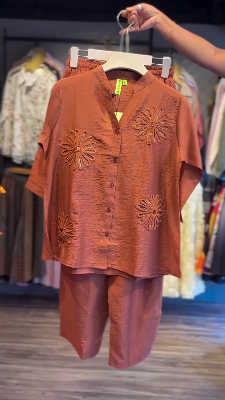“Elegant Coordination: Floral Embroidered Tunic with Matching Trousers Set”