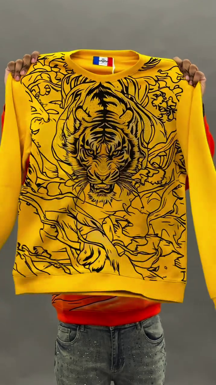 Unleash the Beast: Bold Tiger Graphic Sweatshirt for Fearless Style 🐯🔥