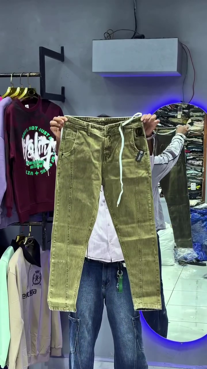 Fresh Modern Style: Light Blue Men’s Designer Jeans for Everyday Wear