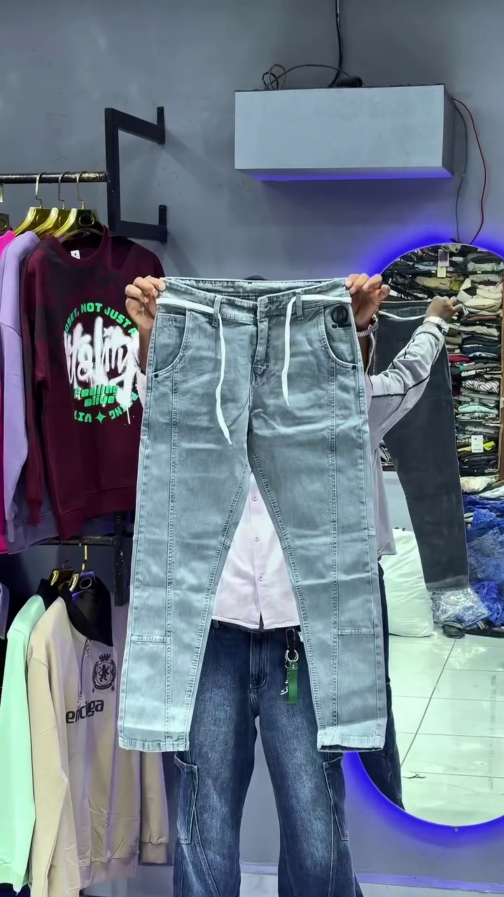 Fresh Modern Style: Light Blue Men’s Designer Jeans for Everyday Wear