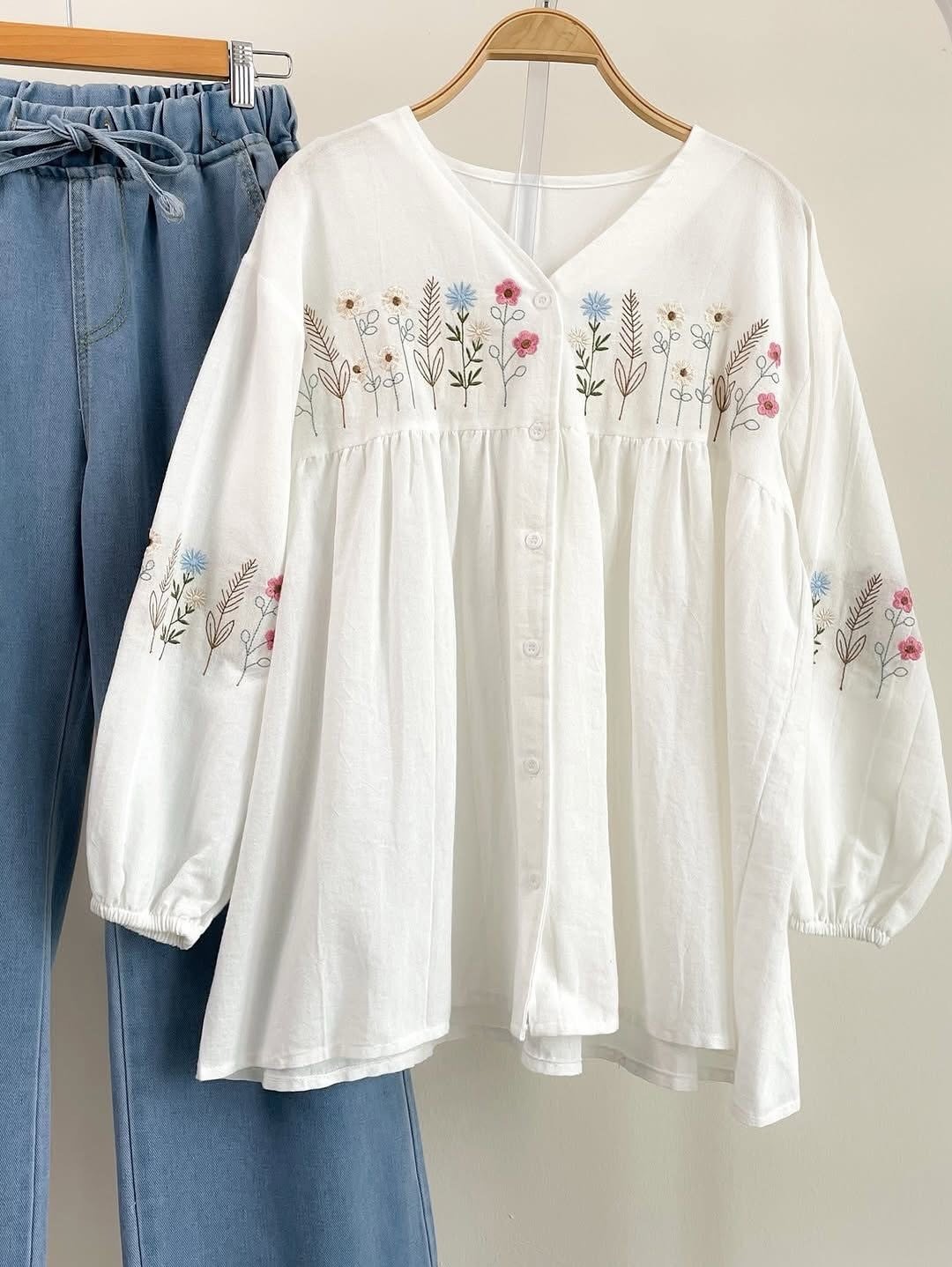 Elegant Floral Embroidered  Tunic Top with Light Wash Denim Jeans – Chic Casual Outfit for Women