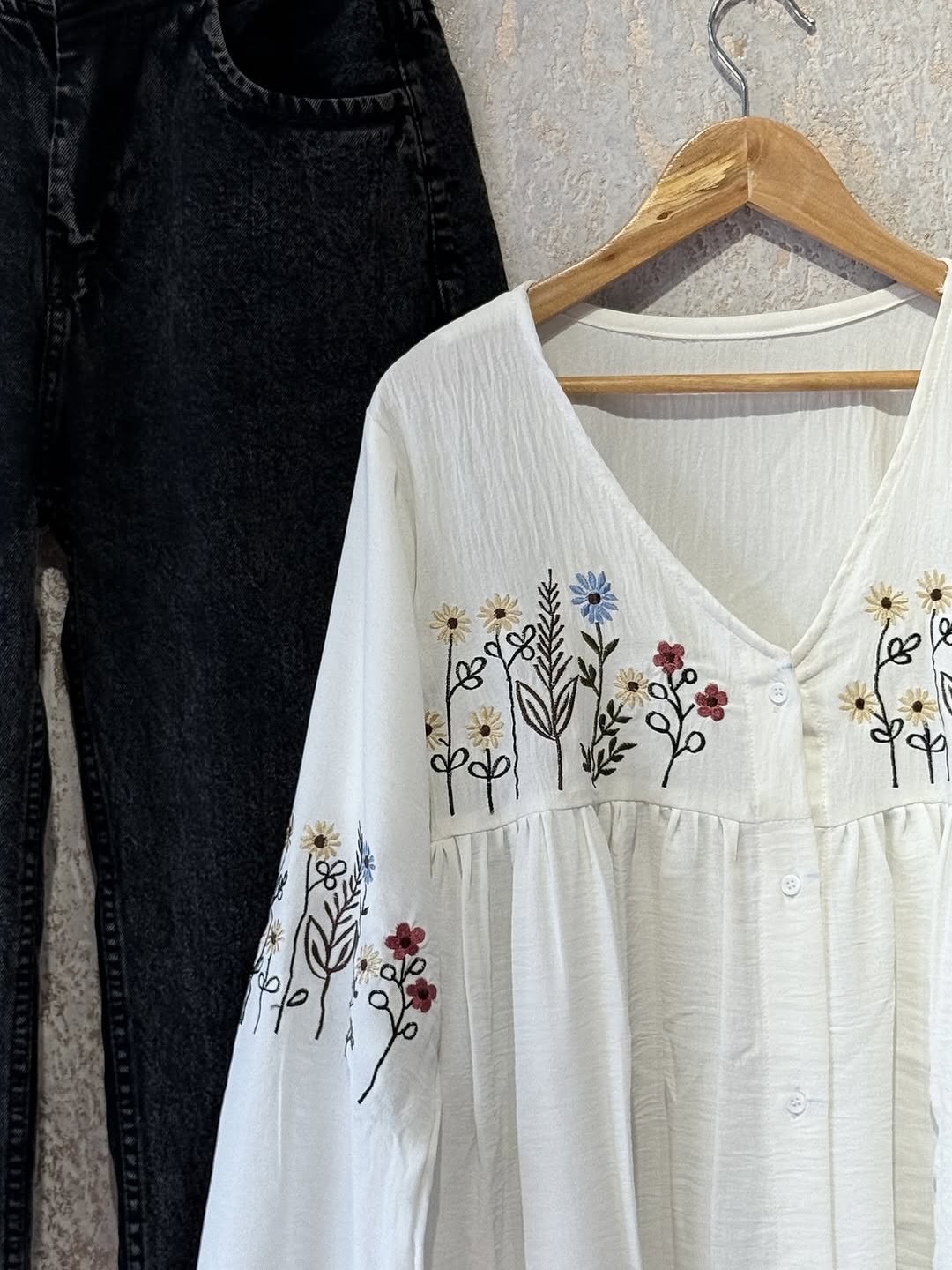 Elegant Floral Embroidered  Tunic Top with Light Wash Denim Jeans – Chic Casual Outfit for Women