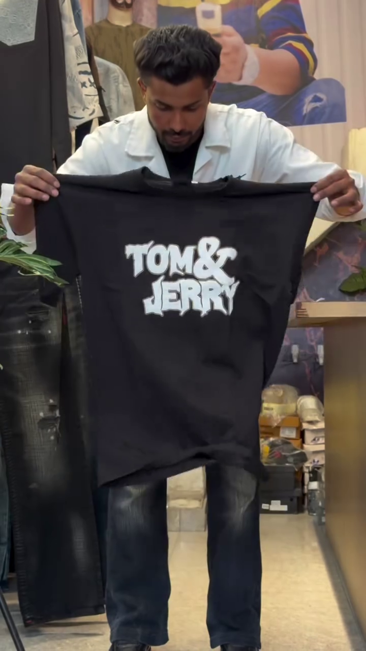 Trendy Tom & Jerry Oversized  Graphic T-Shirt for Men – Casual Cartoon Streetwear Fashion
