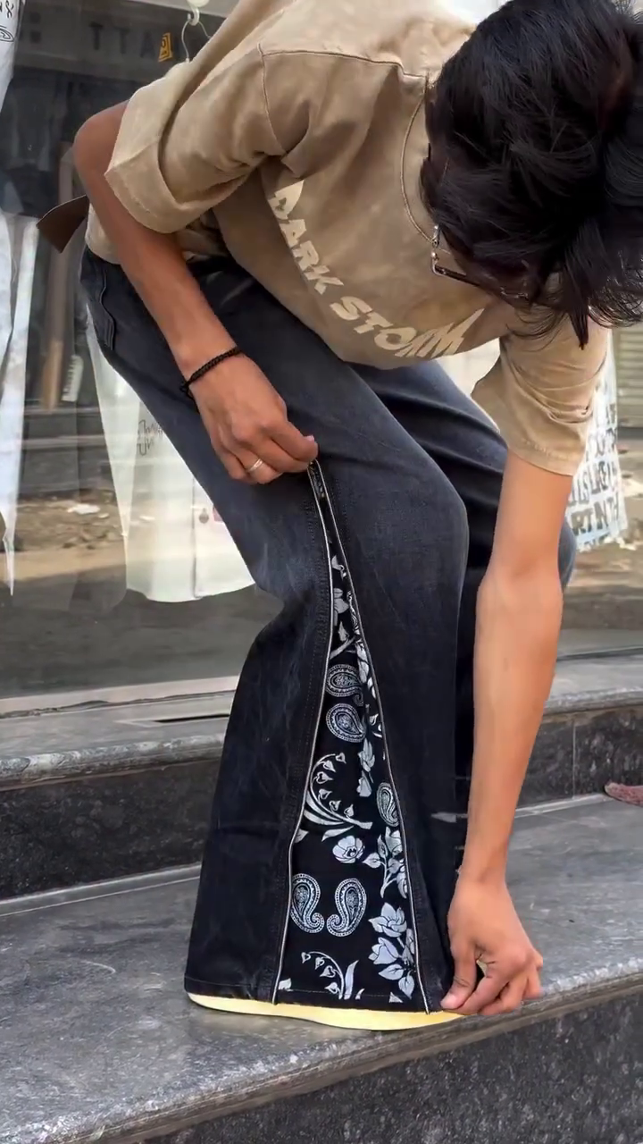 Transform Your Look with Convertible Wide-Leg Zip Jeans – One Pair, Endless Style