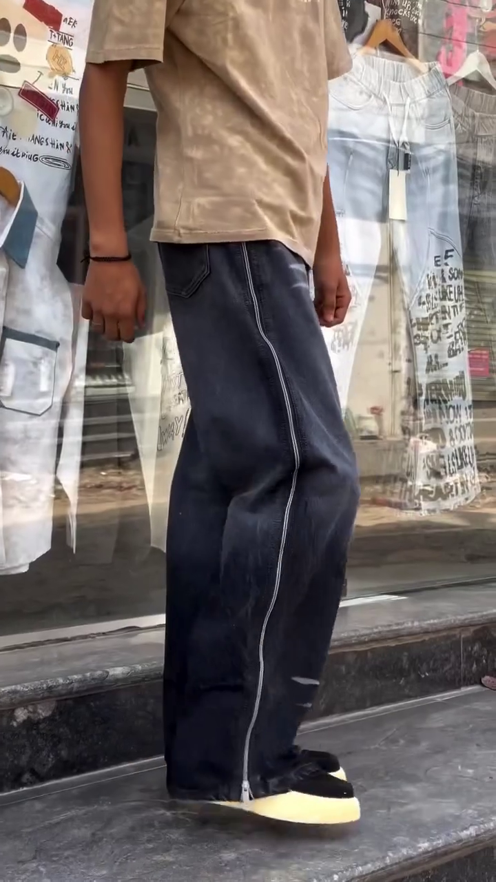 Transform Your Look with Convertible Wide-Leg Zip Jeans – One Pair, Endless Style