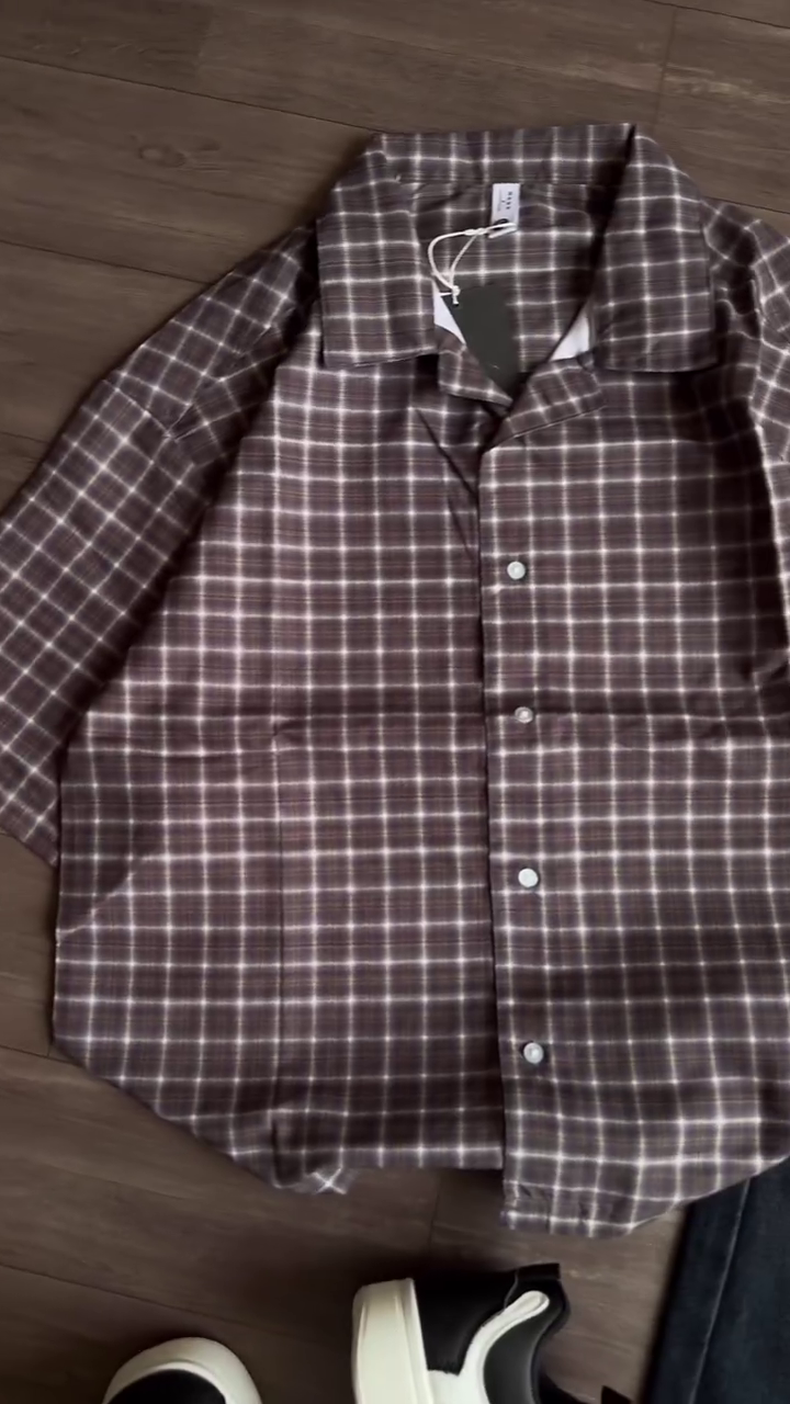 Men's Oversized Checkered Shirt & Dark Blue Straight Fit Jeans Combo – Trendy Casual Streetwear Outfit