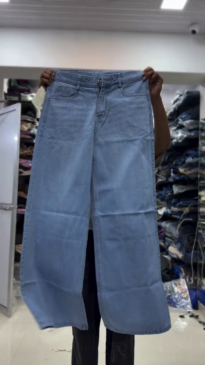 Men’s  Wide-Leg Denim Jeans – Stylish Relaxed Fit Casual Jeans for Everyday Comfort and Modern Streetwear