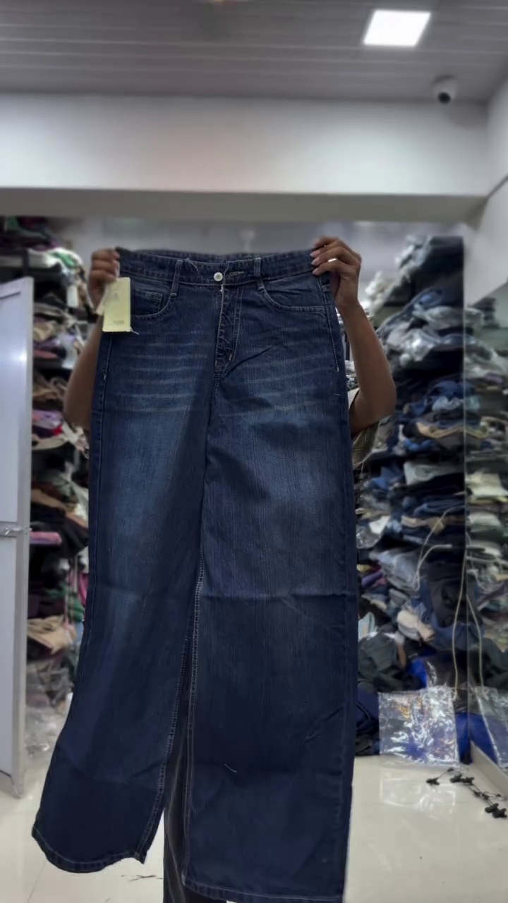 Men’s  Wide-Leg Denim Jeans – Stylish Relaxed Fit Casual Jeans for Everyday Comfort and Modern Streetwear