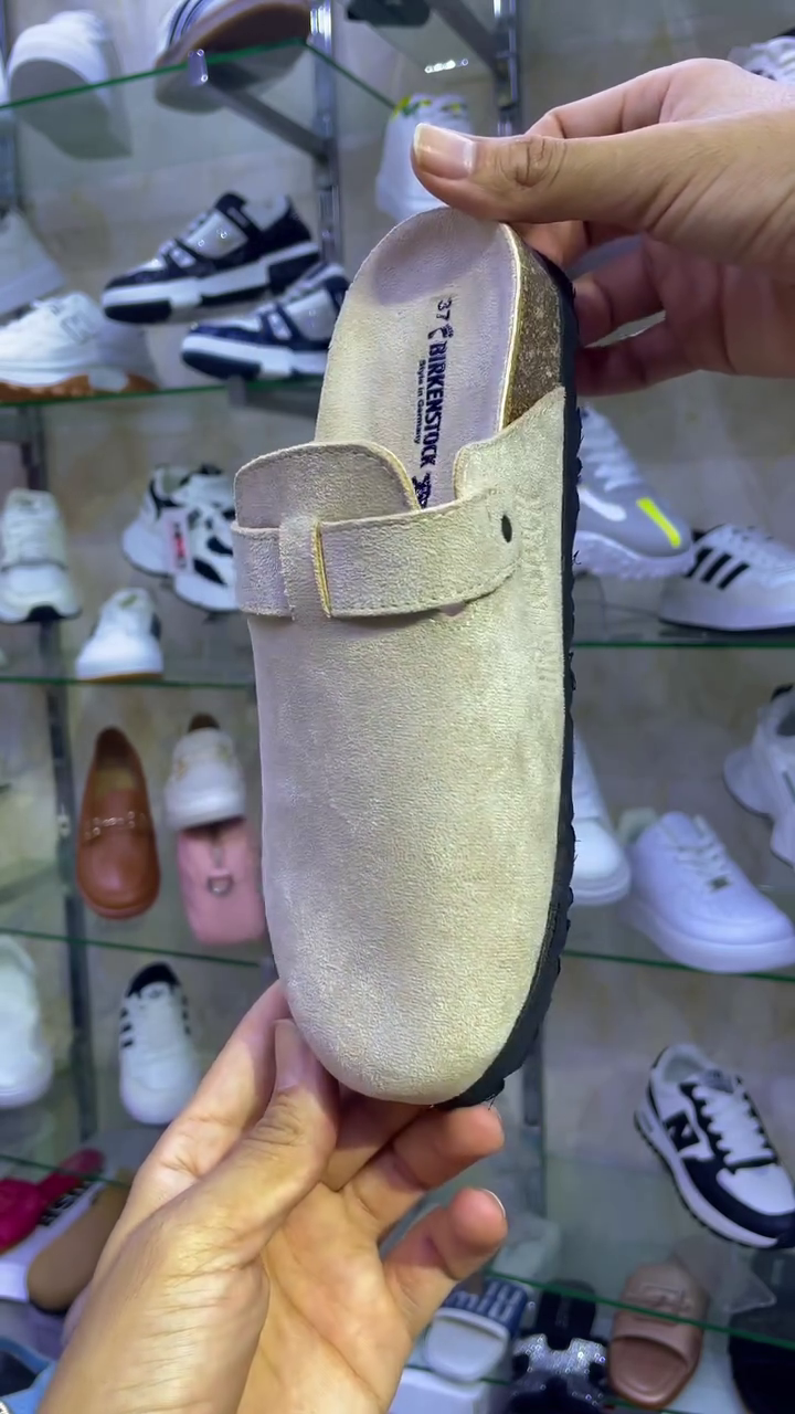 Stylish Beige Buckle Slides for Everyday Comfort and Modern Fashion