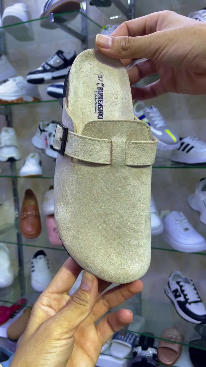 Stylish Beige Buckle Slides for Everyday Comfort and Modern Fashion
