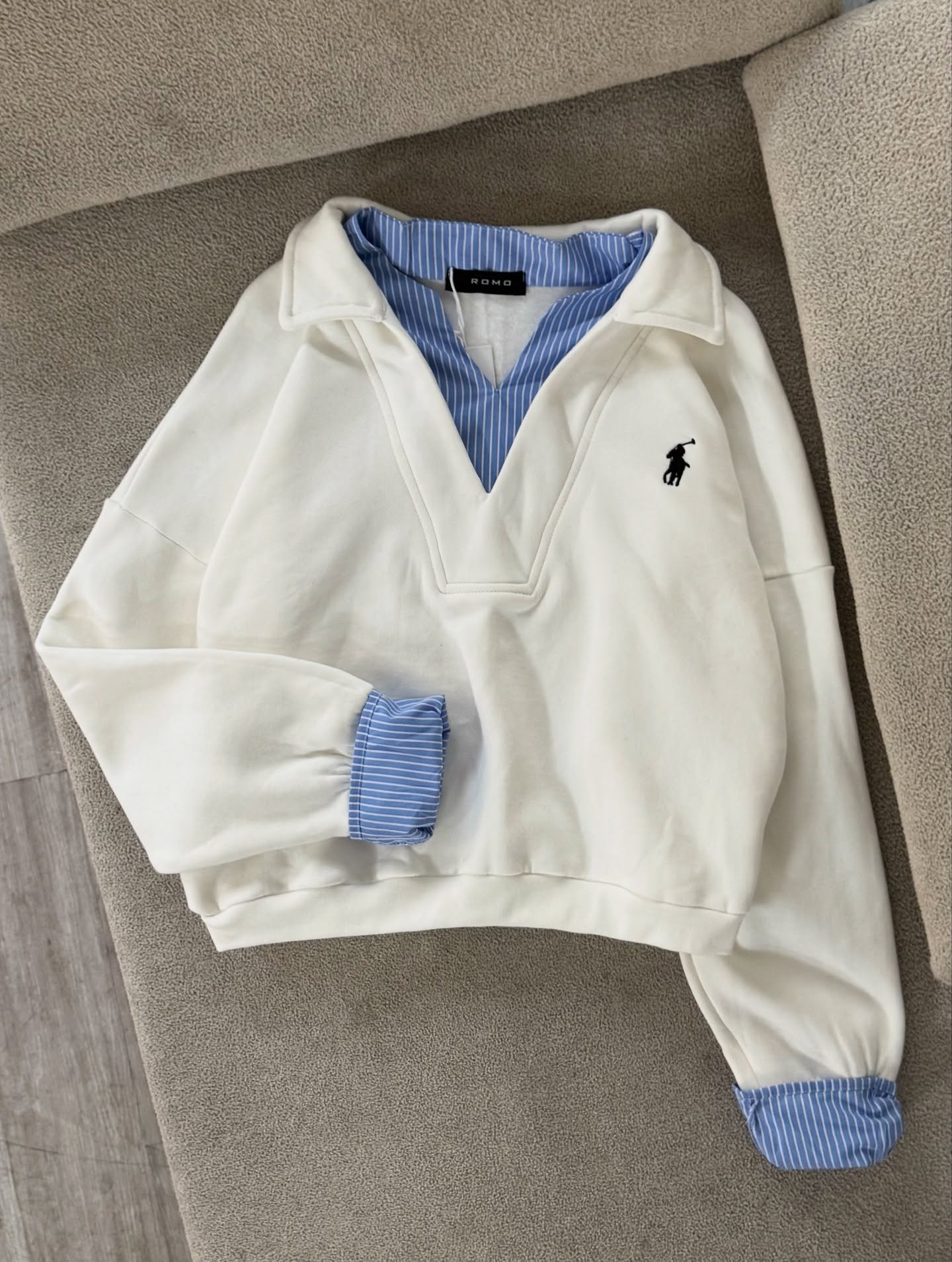 Elegant Cream Sweatshirt with Blue Striped Collar – A Perfect Blend of Comfort and Style