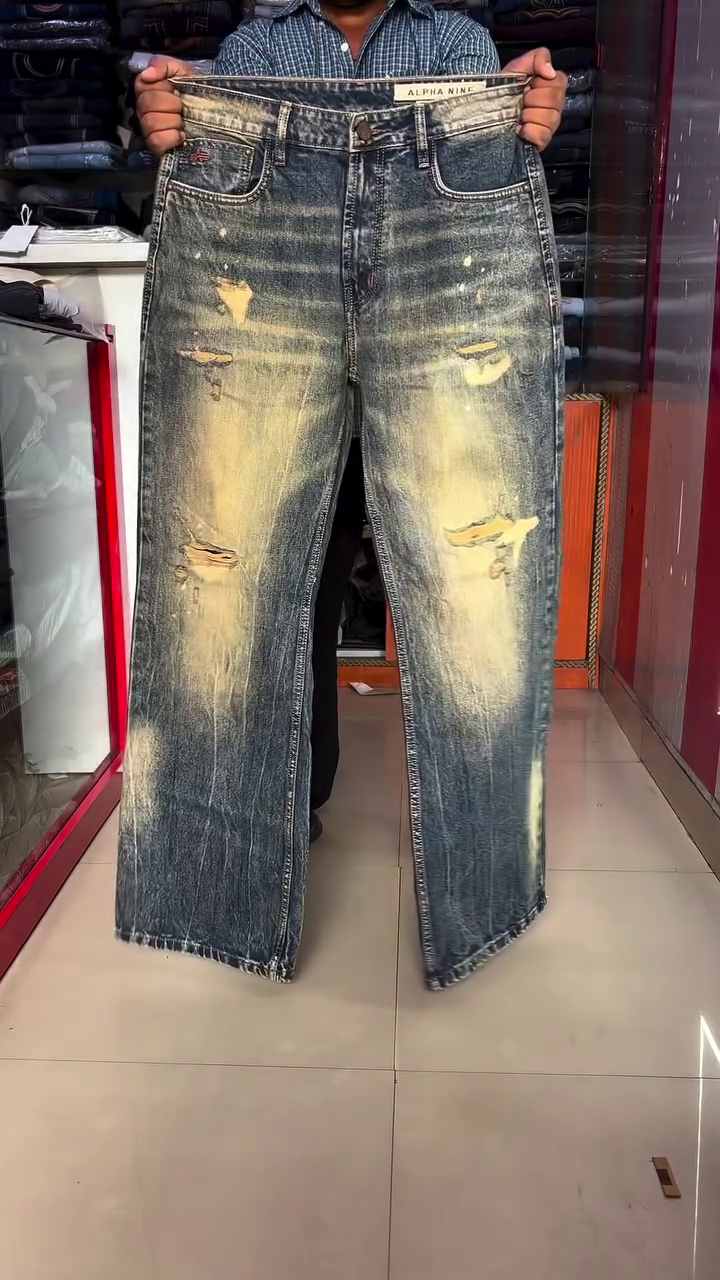 Trendy Blue Washed Wide-Leg Jeans for a Bold and Stylish Everyday Look
